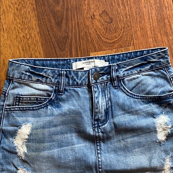 High waisted Vero Moda denim skirt (small) - Picture 3 of 8